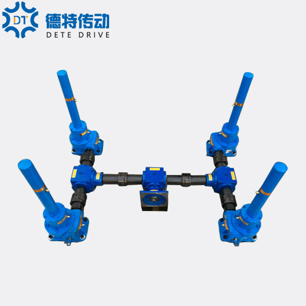 4臺聯(lián)動滾珠絲桿升降機